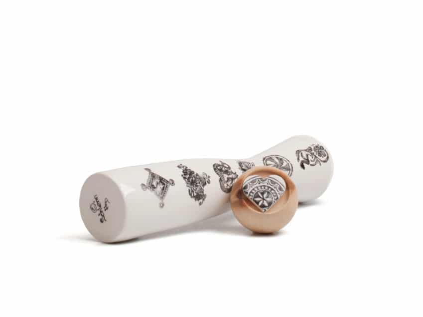Schweizer Geschenke Schweizer Produkte Wasserkaraffe Sgraffito Engadin Schweiz handgemacht KURTS.ch