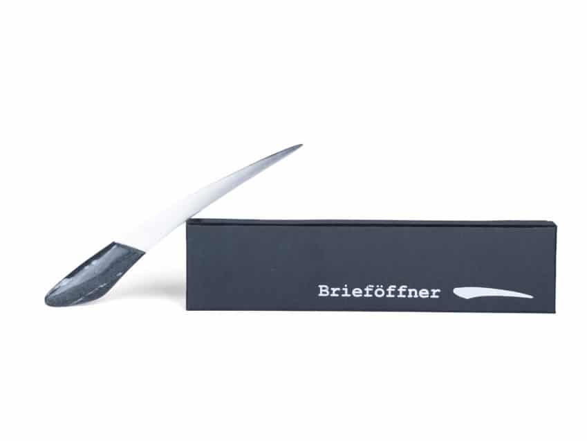 Schweizer Geschenke Schweizer Produkte Briefoeffner Stein Domleschger Kieselschiefer Kurts stehend mit Schachtel