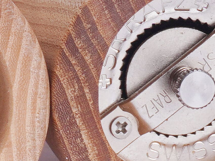 Schweizer Geschenke Schweizer Produkte Pfeffermuehle swiss made Ulme Holz Schweizer Mahlwerk KURTs.ch
