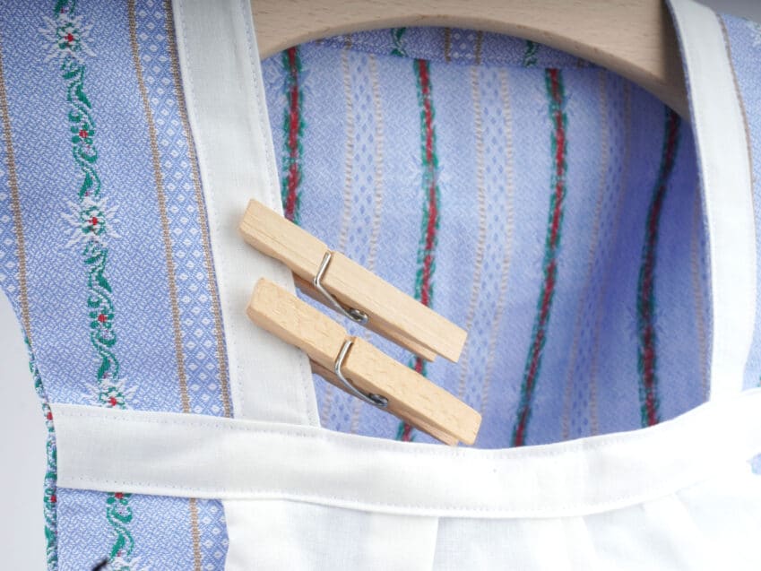 Schweizer Geschenke Schweizer Produkte Waescheklammer Sack Halter Edelweiss swiss made mit Holzbuegel