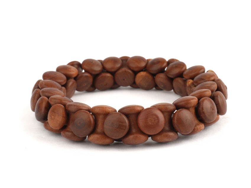 Schweizer Geschenke Schweizer Produkte Holzarmband Holzschmuck dunkel Schweizer Holz swiss made in Arvenschachtel