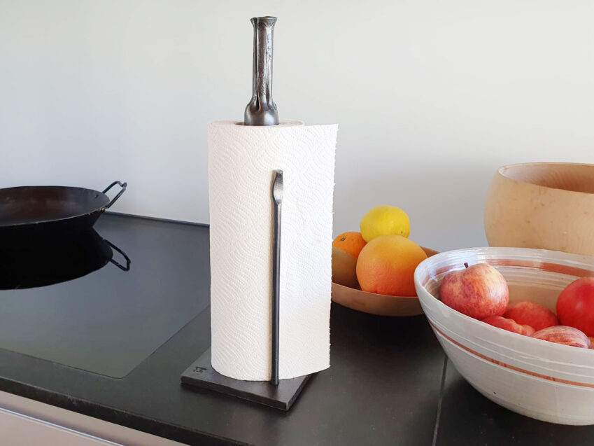Schweizer Geschenke Schweizer Produkte Kuechenrollenhalter Metall handgeschmiedet swiss made