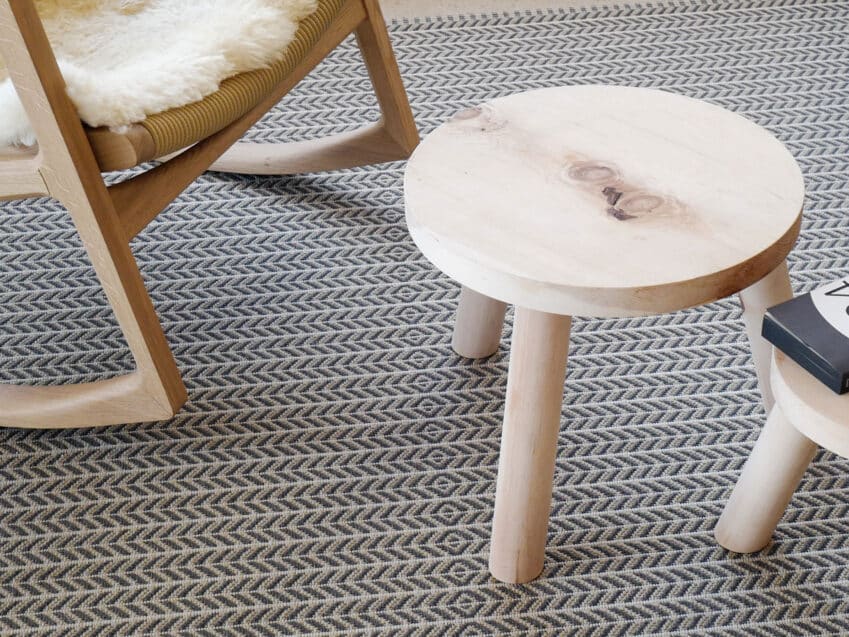 Schweizer Geschenke Schweizer Produkte Arvenholz Beistelltisch daint swiss made Arvenmoebel