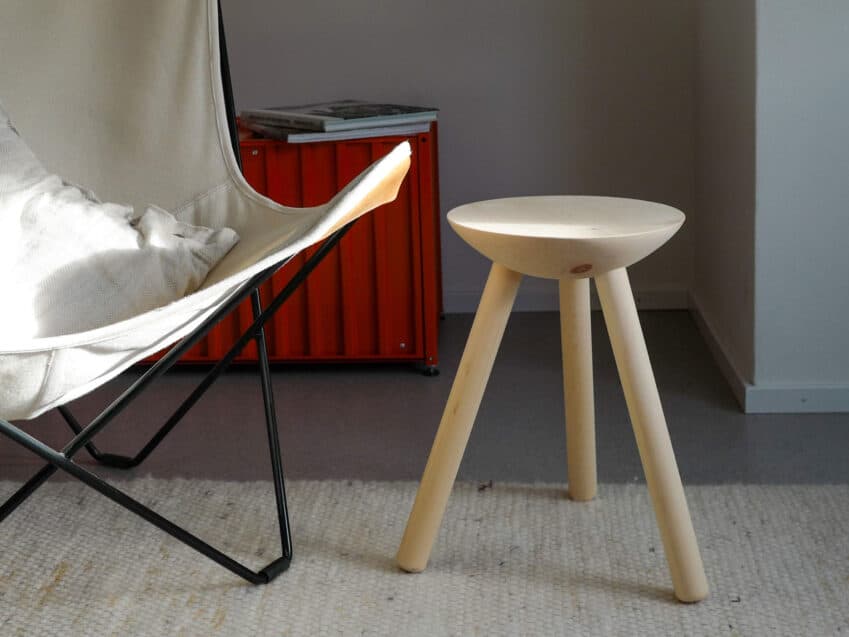 Schweizer Geschenke Schweizer Produkte Arvenholz Hocker milk swiss made Arvenmoebel