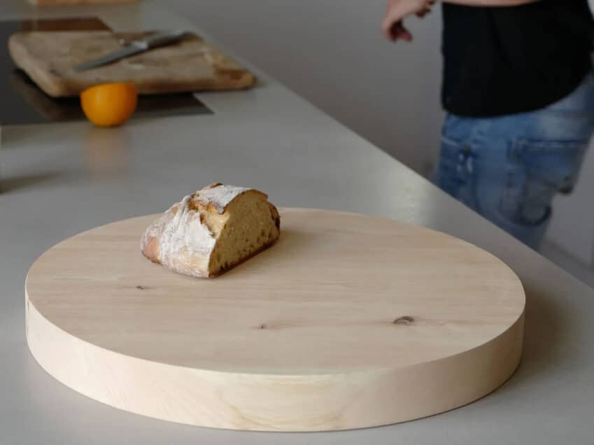 Schweizer Geschenke Schweizer Produkte Arvenholz Schneidebrett gross rund swiss made