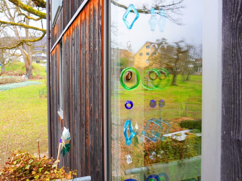 Schweizer Geschenke Schweizer Produkte Glas Windspiel Upcycling bunt 13teilig swiss made