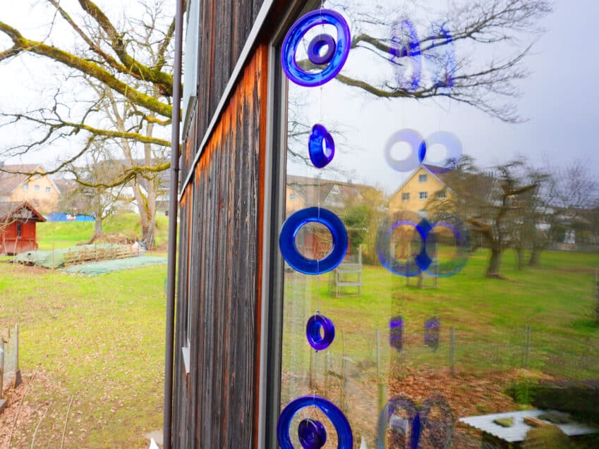 Schweizer Geschenke Schweizer Produkte Glas Windspiel Upcycling royalblau 13teilig swiss made