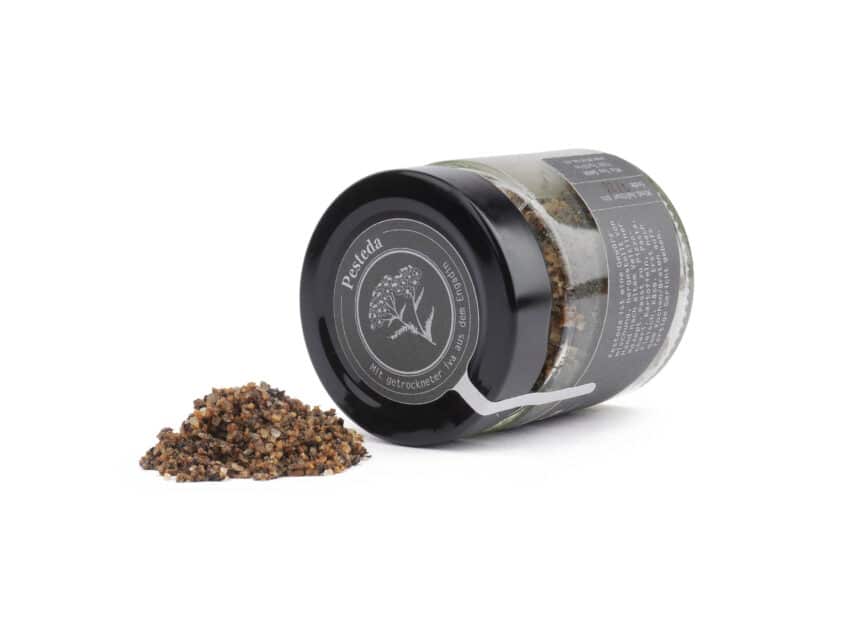 Schweizer Geschenke Schweizer Produkte Pesteda Schweizer Gewuerzmischung mit getrockneter iva aus Tschlin Engadin